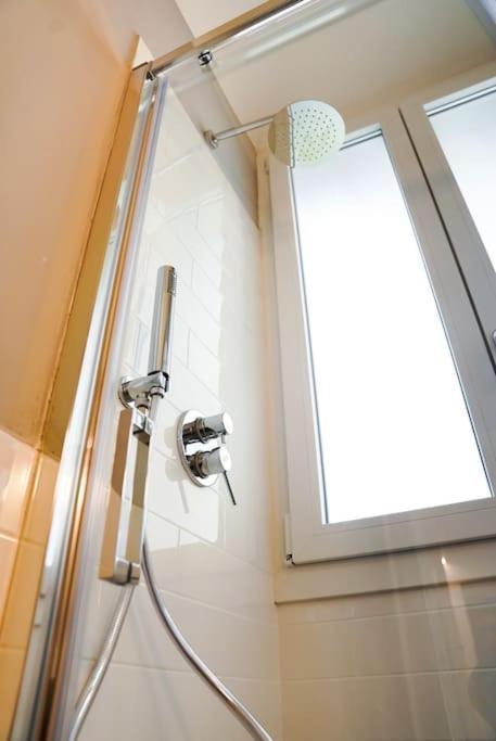 New Stylish 3-room On Lungarno Apartment *