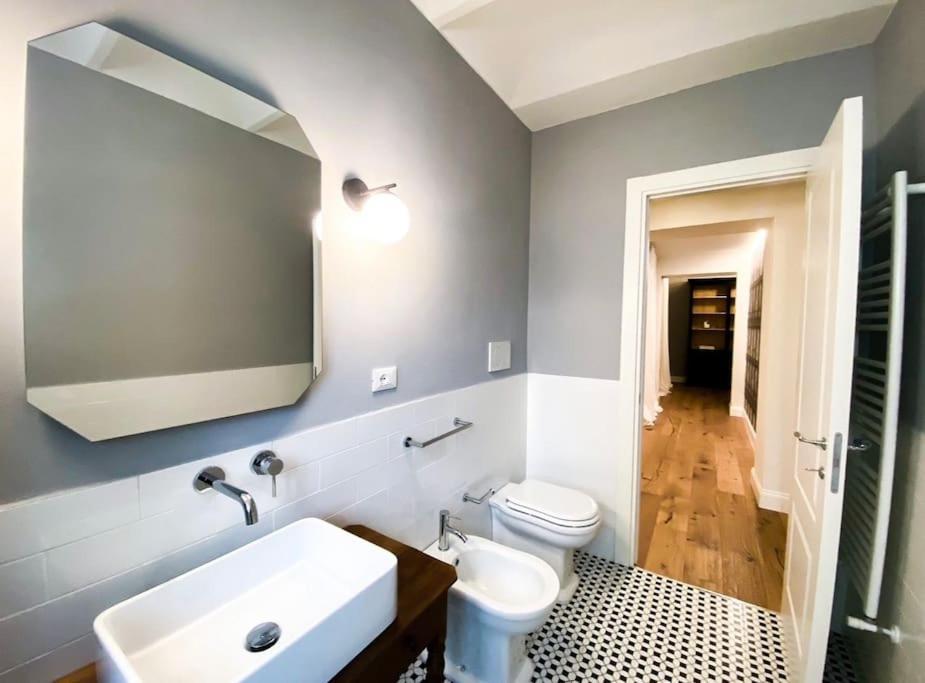 New Stylish 3-room On Lungarno Apartment